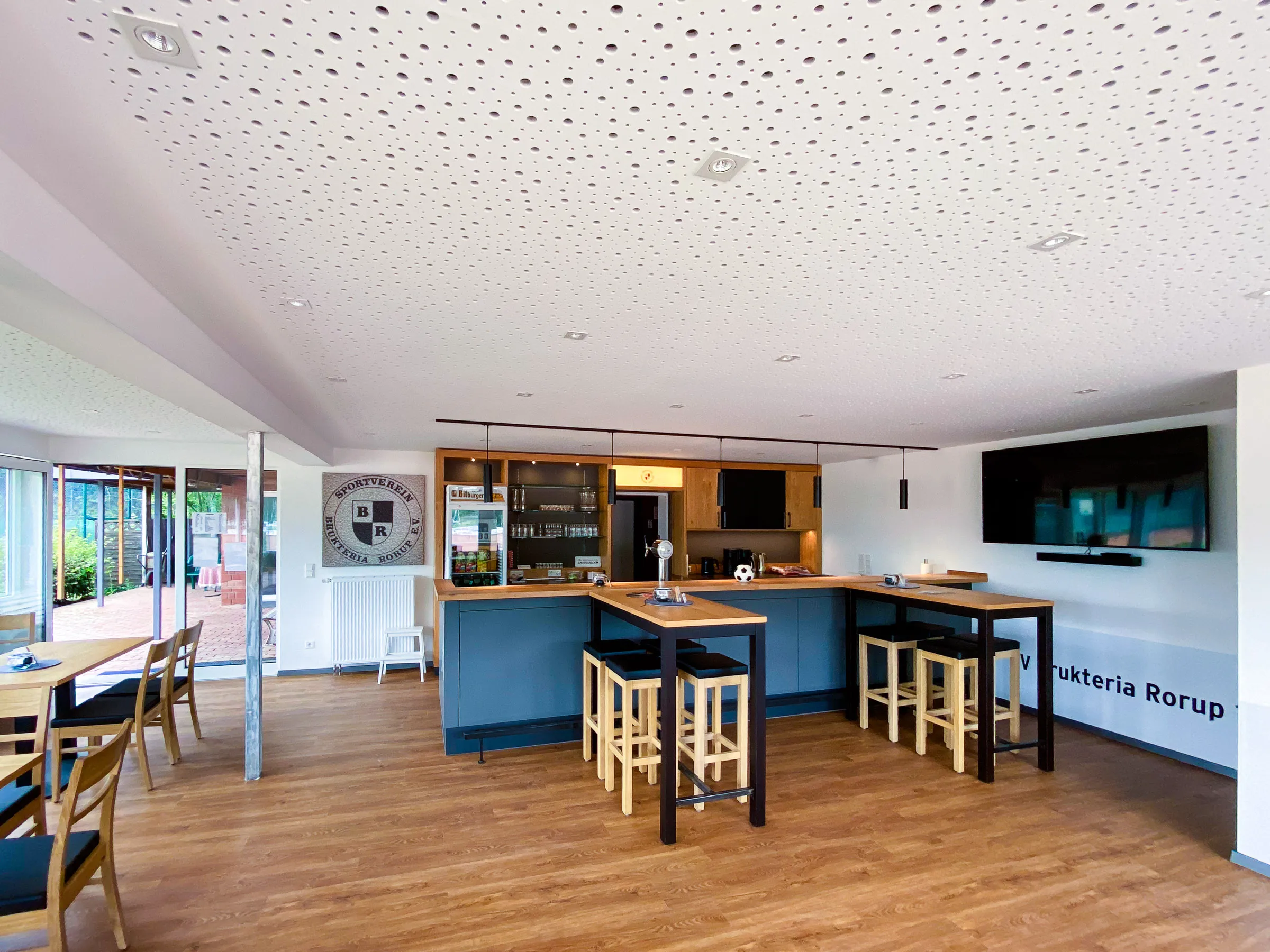 Montage moderner Akustikdecken – Trockenbau Plus bei der Umsetzung funktionaler Deckenlösungen in Coesfeld